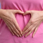 PCOS, estrogeni e microbiota intestinale: come l’equilibrio ormonale influisce su metabolismo e capelli