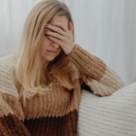PCOS e salute mentale: il disagio psicologico nascosto dietro gli squilibri ormonali e l’importanza della diagnosi precoce